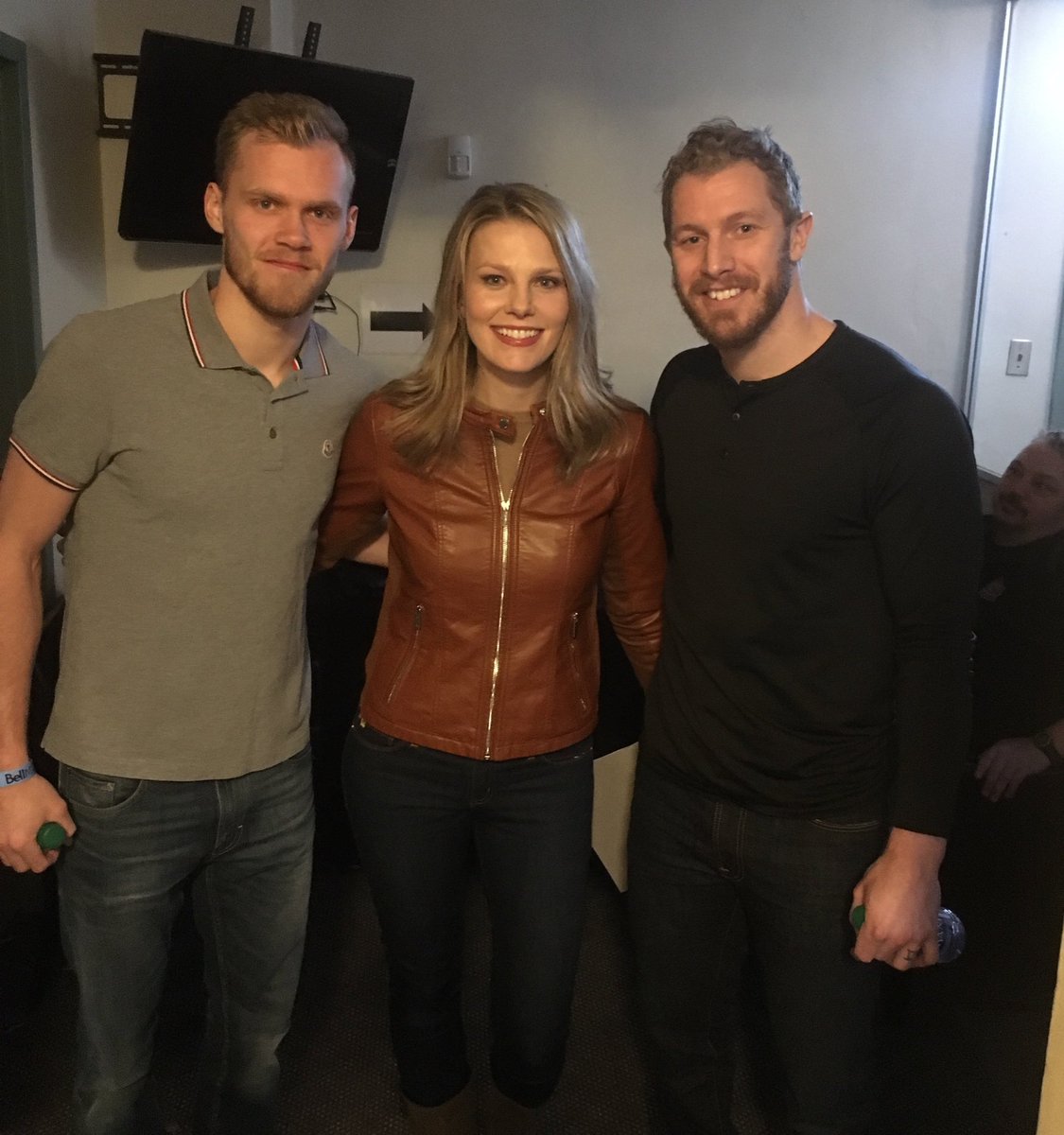Before practice today Bryan Little and @NikolajEhlers24 joined me to talk to to kids at the <a href="/TNYouthFDN/">True North Youth Foundation</a> Project 11 Wellness Summit. #BellLetsTalk