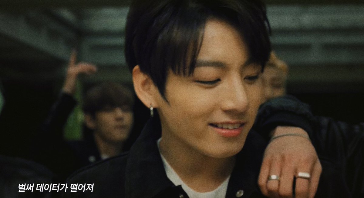 Deux_Crypto's tweet photo. what is he so good looking for 🤧
#iHeartAwards #BestFanArmy
#BTSARMY @BTS_twt https://t.co/tB5rfvrALT