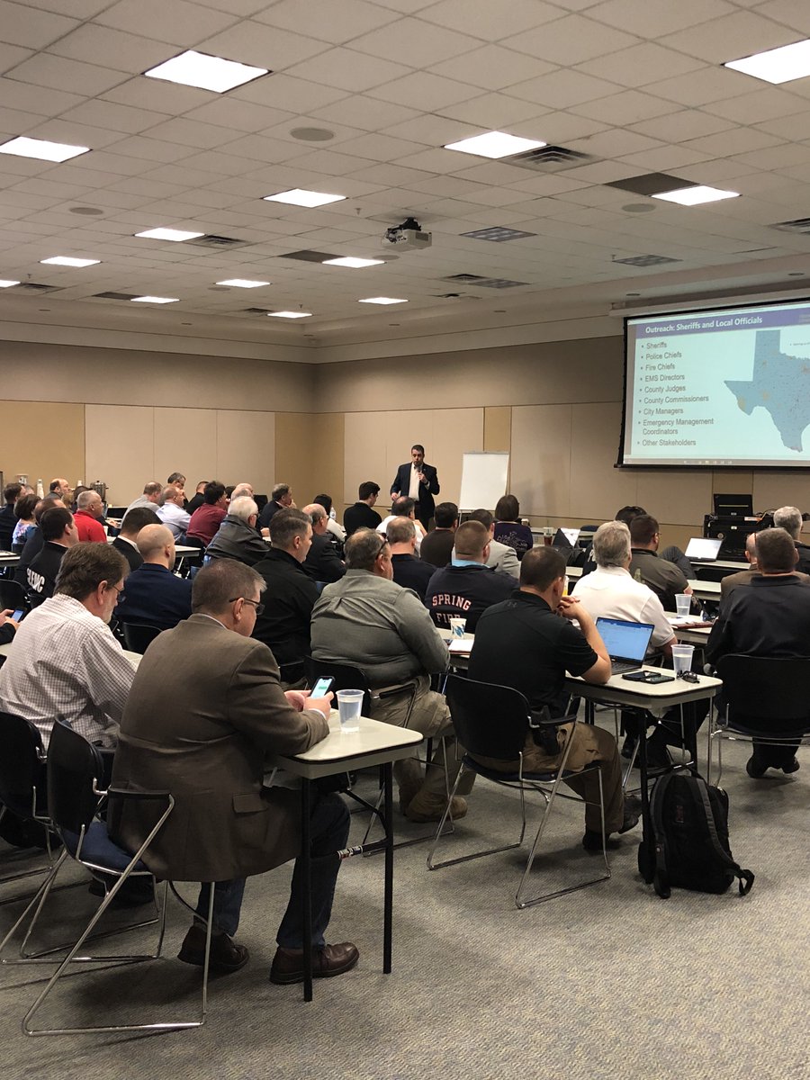 Packed house in Houston to hear the latest updates on FirstNet. We’re seeing a ton of user interest across the state 👍👍