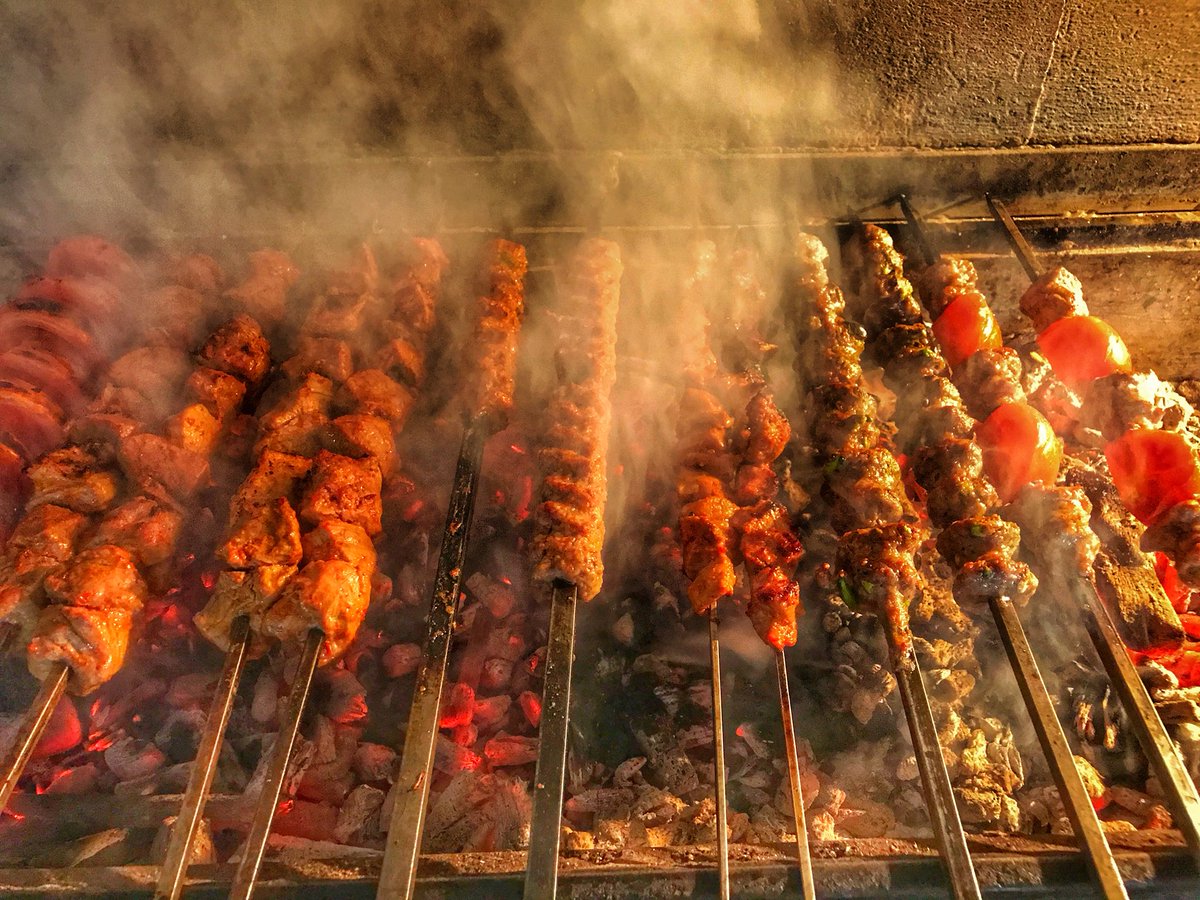 HepsiKebap's tweet photo. Ne yiyeceğine karar veremeyenler? Size de iyi akşamlar 😃 https://t.co/gi1U3j3GD3
