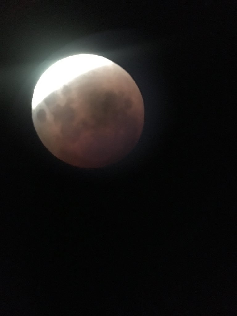 Vaughan69D's tweet photo. Check out this blue moon this morning 🌙 https://t.co/dJnvXNMgdD