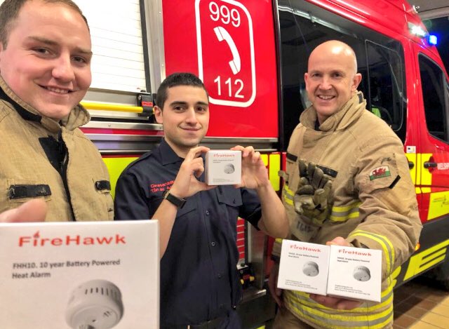WelshpoolFire's tweet photo. Just a quick reminder to test your SMOKE ALARMS today!!! Welshpool Firefighters are actively promoting #TestYourSmokeAlarms 
Please RETWEET and spread the importance of having working #SmokeAlarms in your home. https://t.co/GidXLAPYj6