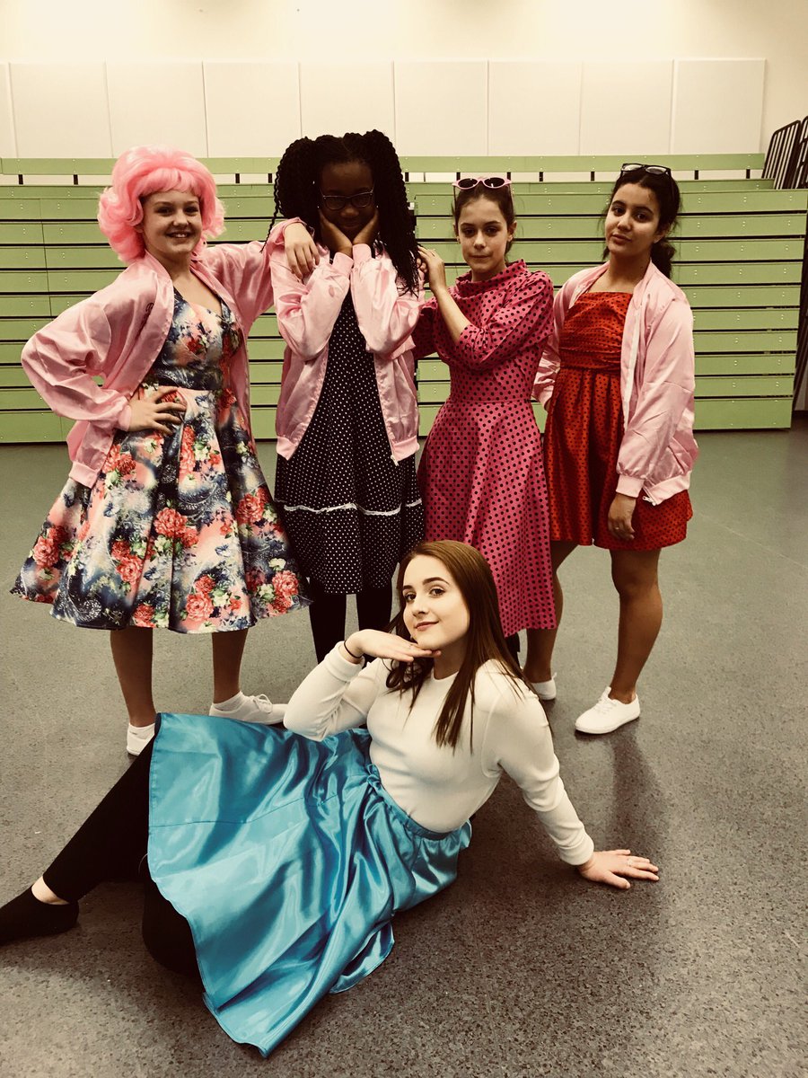 Miss_Swayne's tweet photo. @swakeleysschool #1monthtoGrease  🎭🎼💃🏽🕺🏻make sure you buy your tickets! #dannyandsandy #pinkladies https://t.co/yqdCcugcHV
