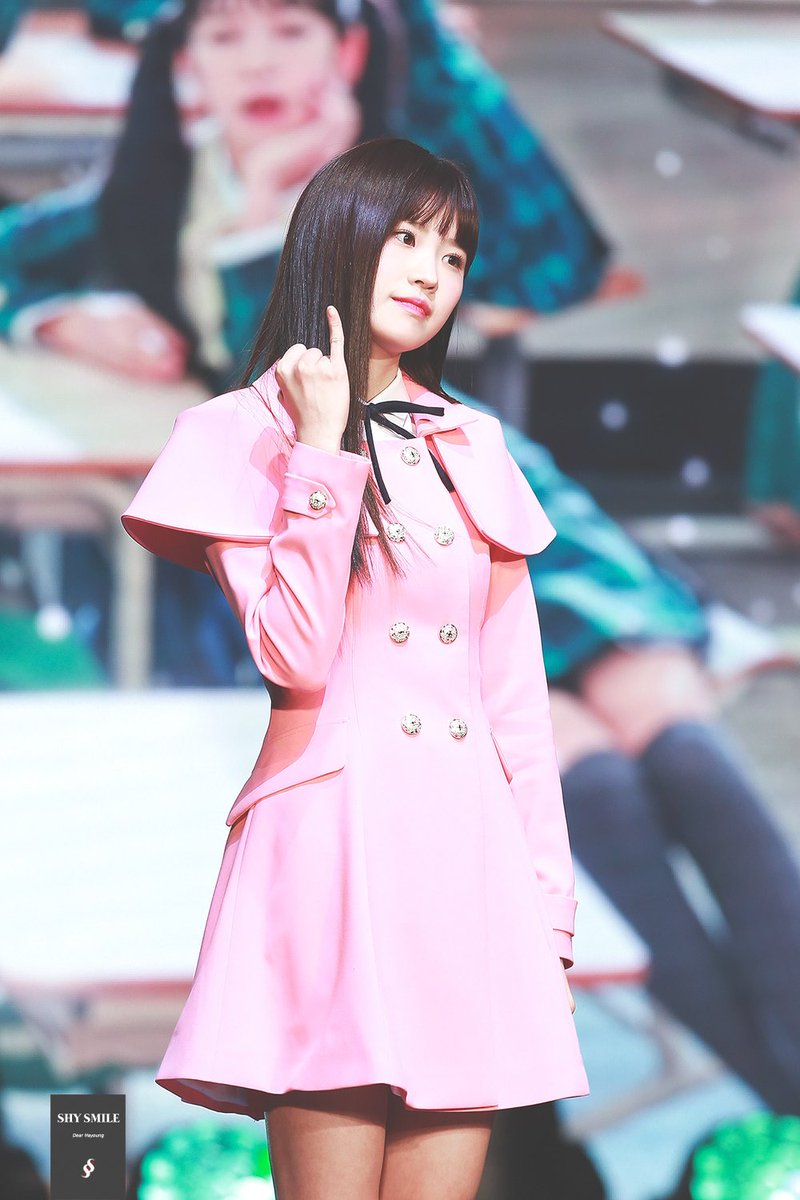 _ShySmile's tweet photo. 180124 데뷔 쇼케이스

#fromis_9 #프로미스나인 #송하영
@realfromis_9 https://t.co/nuPRjtb64Z