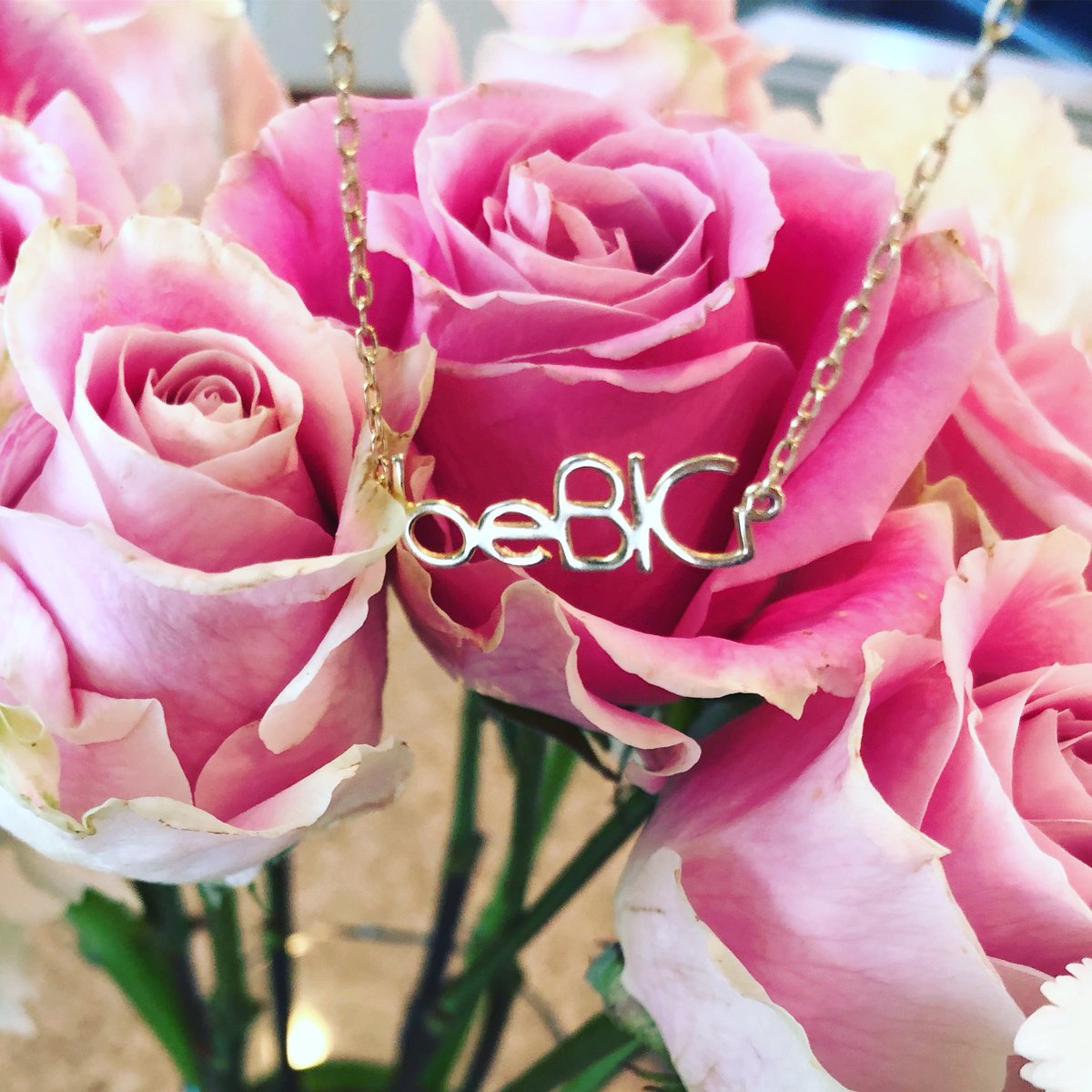 ‘My colors are blush and bashful’ 
.
.
#steelmagnolias #vibes #roses #growth #blush #pink #poised #selfcare #wednesday #bebig #bebigjewelry