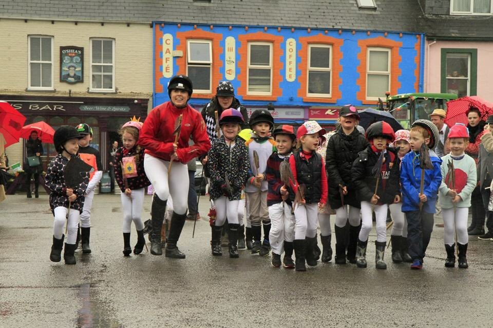 patricksdayctb's tweet photo. Plans well under way for this years 
St. Patrick’s Day Parade
SATURDAY 17th  March 2018
PLEASE NOTE EARLIER START 
                         2pm 
Will keep you posted...looking forward to seeing you all !!
#Beara #StPatricksDay2018 https://t.co/4PqHS8KfK9