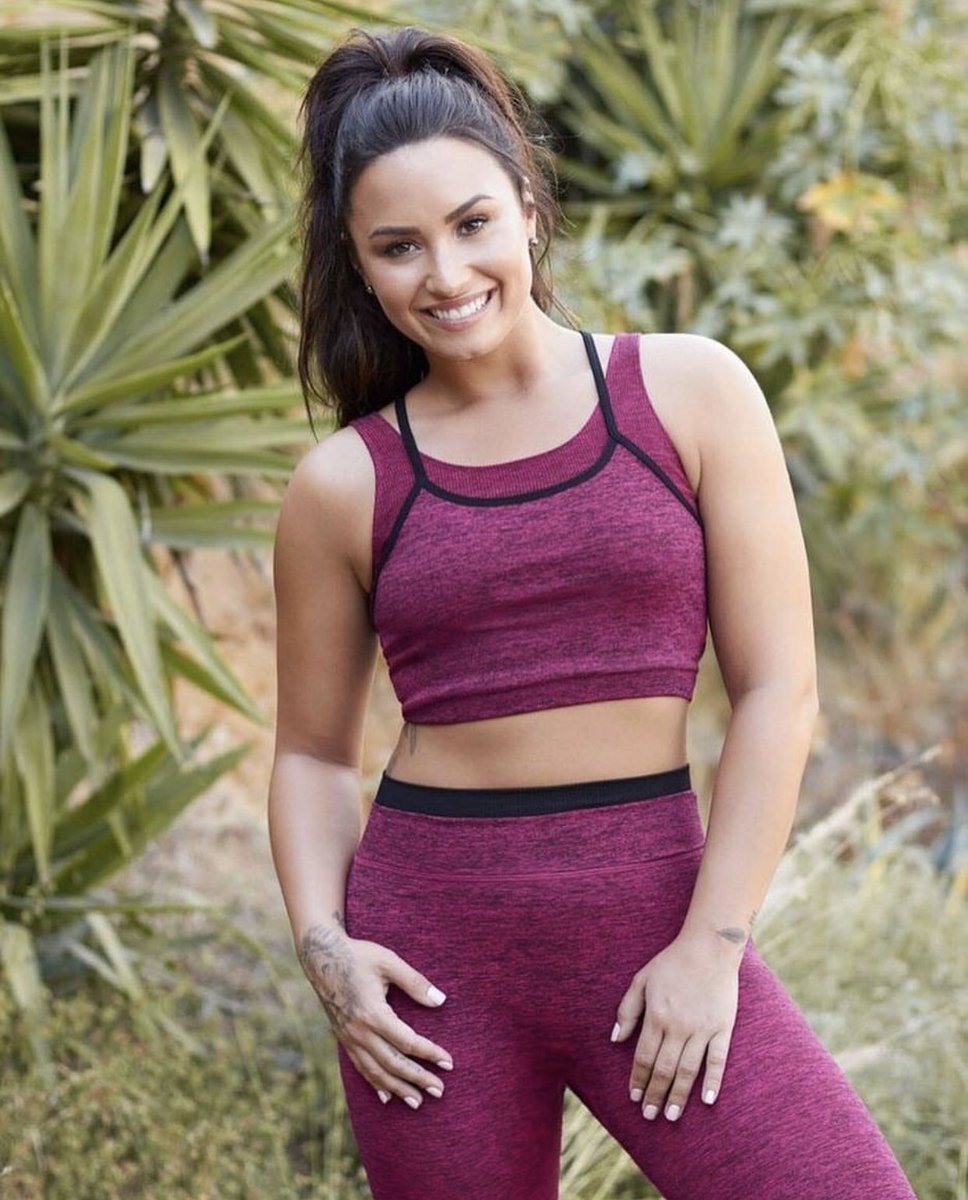 JennaIsagoddess's tweet photo. #TellMeYouLoveMeTour #ConcertSweeps #Demi4Fabletics #SorryNotSorry @ddlovato https://t.co/yLYZ3UAN2n