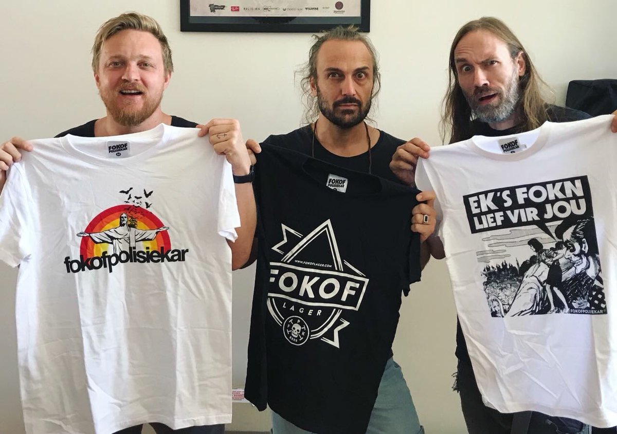Fokofband's tweet photo. Ons verkoop die shirts more aand by #pukjool 
•
Soek vir daai ou regs Alan Jan Meyer hy gaan hulle verkoop.
•
PS: ons het kaart facilities https://t.co/8b5IgnY1DG