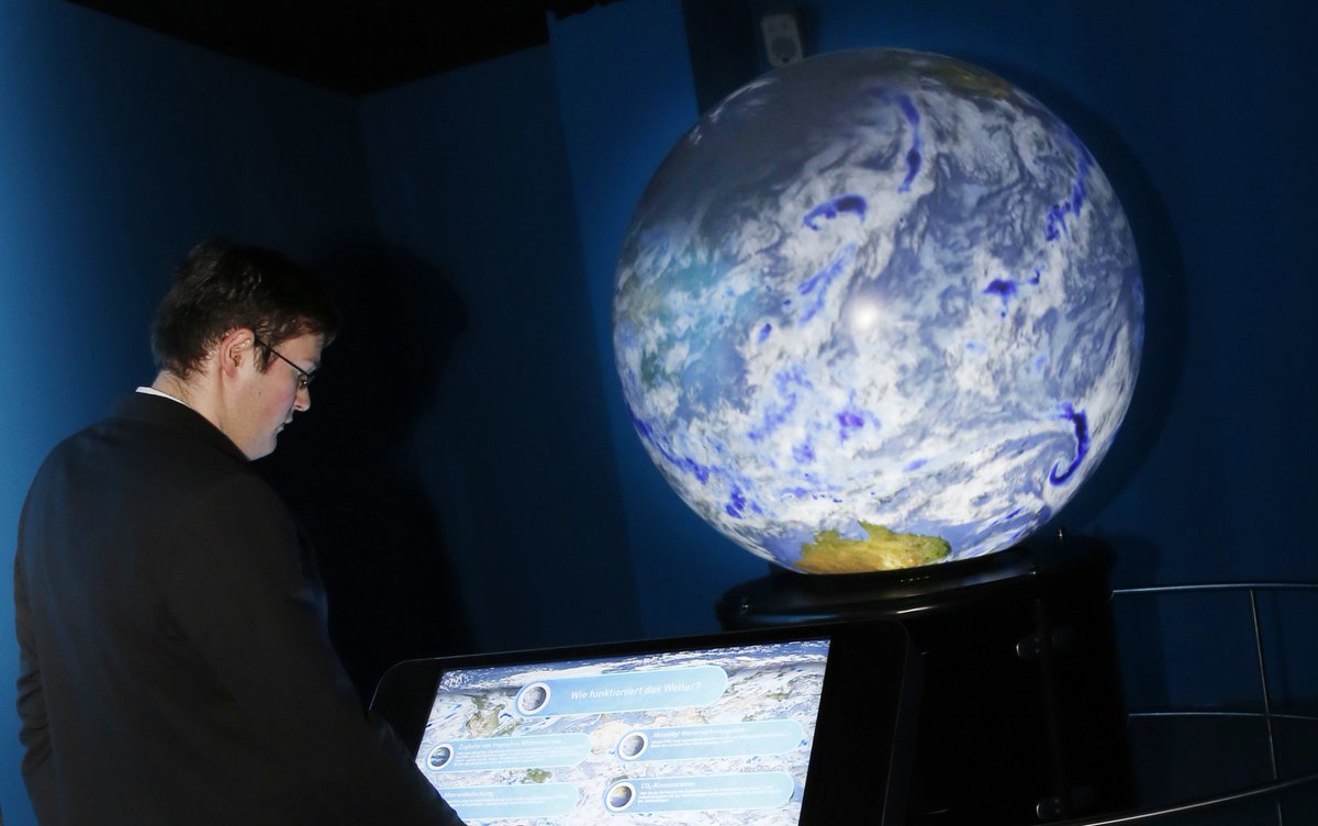 HeyPufferfish's tweet image. Read about the latest exciting Pufferfish innovation in @MandHAdvisor, feat. collaborations with @bundeskunsthall @DeutschesMuseum @LapworthMuseum and @Barco. advisor.museumsandheritage.com/features/techn… #PufferSphere #sphericaldisplay #digitalcontent #weatherdata #geodata #datavisualisation #GIS