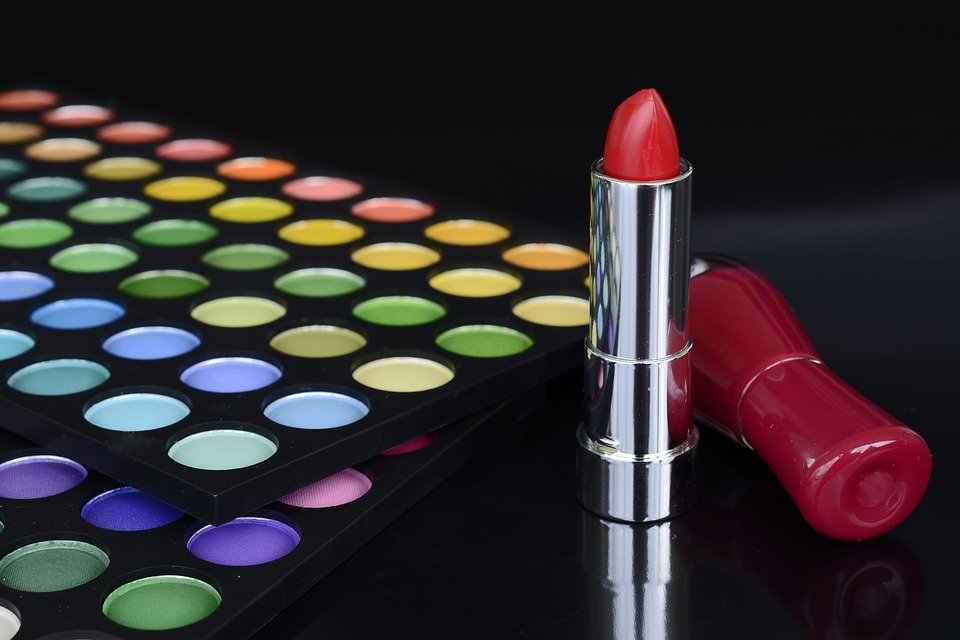 Focus_Beaute's tweet photo. #ClassementAuteurs : Découvrez qui a été le plus partagé en Décembre ! https://t.co/QjpWv7hQ7w @beautyboxaddict @beautycookie_ @Blogaufeminin https://t.co/tiiDEJr1t5