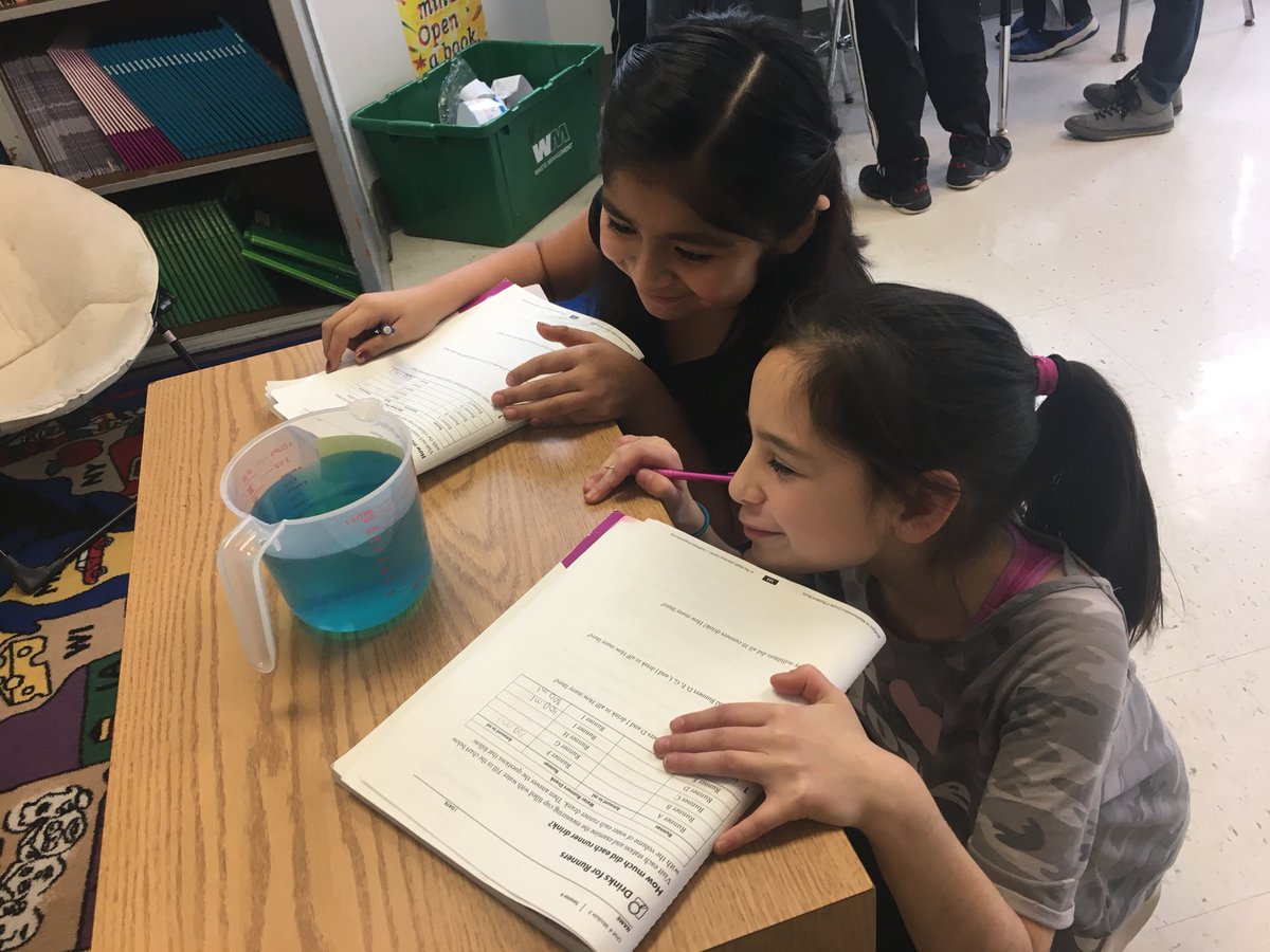 MrsDolby112's tweet photo. 4D is busy learning about measurement in math. @MrsDolby112 @LincolnLions112 https://t.co/OxVMLwT0qS