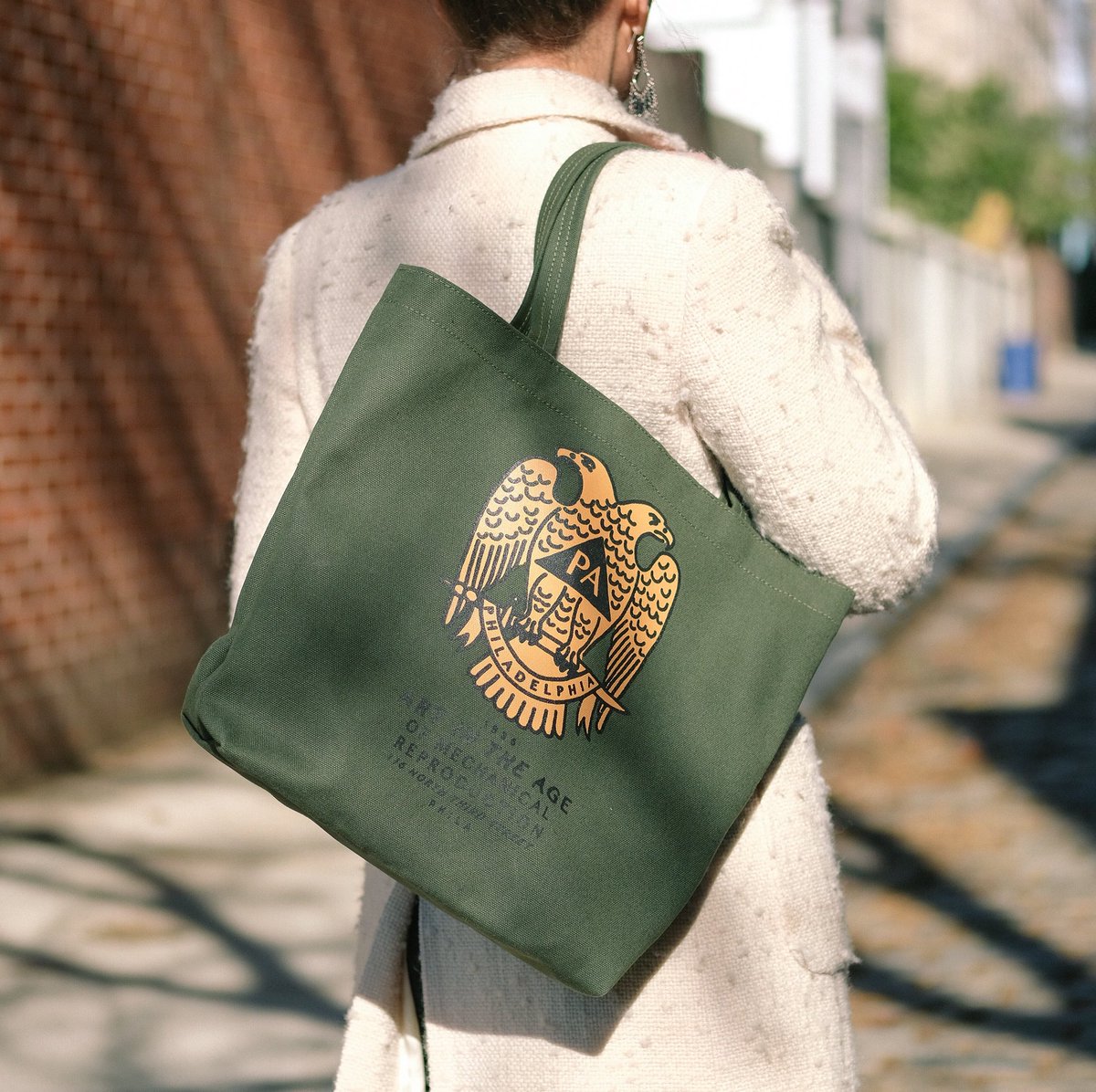artintheage's tweet photo. They’ve got it in the bag. #FlyEaglesFly https://t.co/j1ZQ5RC8oj