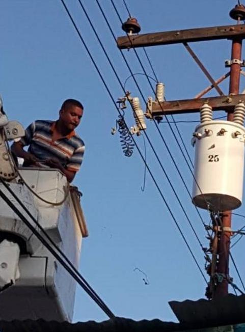 Org_Comunal's tweet photo. #UnEquipoQueTrabaja Gestión Justo Noguera atiende necesidades eléctricas de las comunidades https://t.co/mxRLydaJ35 #TodosQueremosDialogoYPaz https://t.co/5OGXfV6NTA