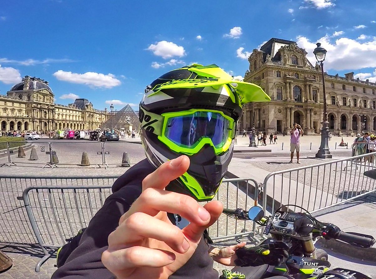 DavidBostStunt's tweet photo. DON‘T POINT YOUR FINGER AT ME

Morgen um 18:00 Uhr gibt es das neue Video für euch! Es wird knapp 7 Minuten lang sein und fast alle Szenen mit drin haben, die Ihr Euch gewünscht habt 🤙🏼😁

#newvideo #tomorrow #paris #louvre #doepicshit #bosthaft #davidbost #supermoto #bikelife https://t.co/G6CiDNdt0W