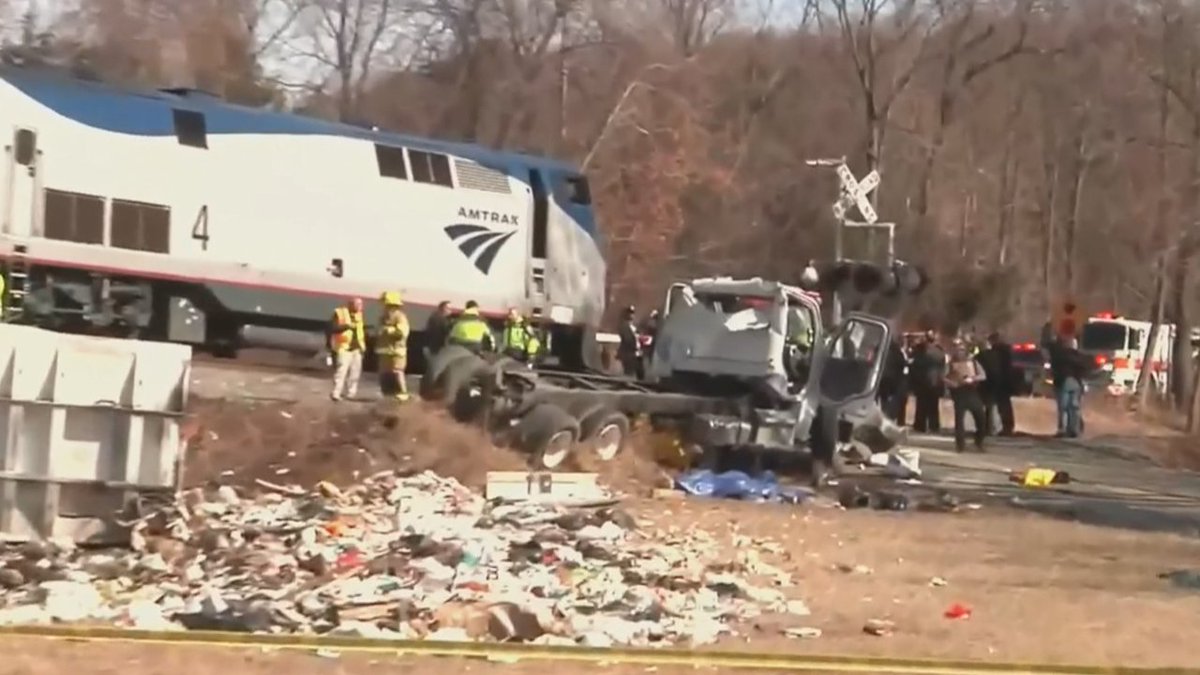 #UPDATE 1 dead in accident involving train carrying GOP members to retreat. bit.ly/2DQcGSS?utm_so… https://t.co/76eU6UXZ0a