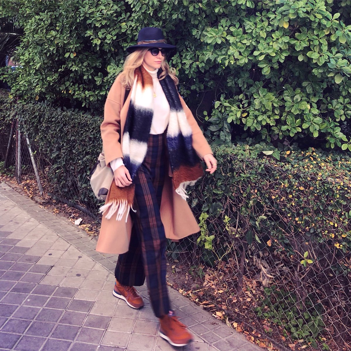 marialeonstyle's tweet photo. #Winter #style #MariaLeonStyle in #Madrid #ModaEspañola #MadeinSpain #SpainandStyle 🐞❤️🇪🇸 https://t.co/zYlTOmVLw2