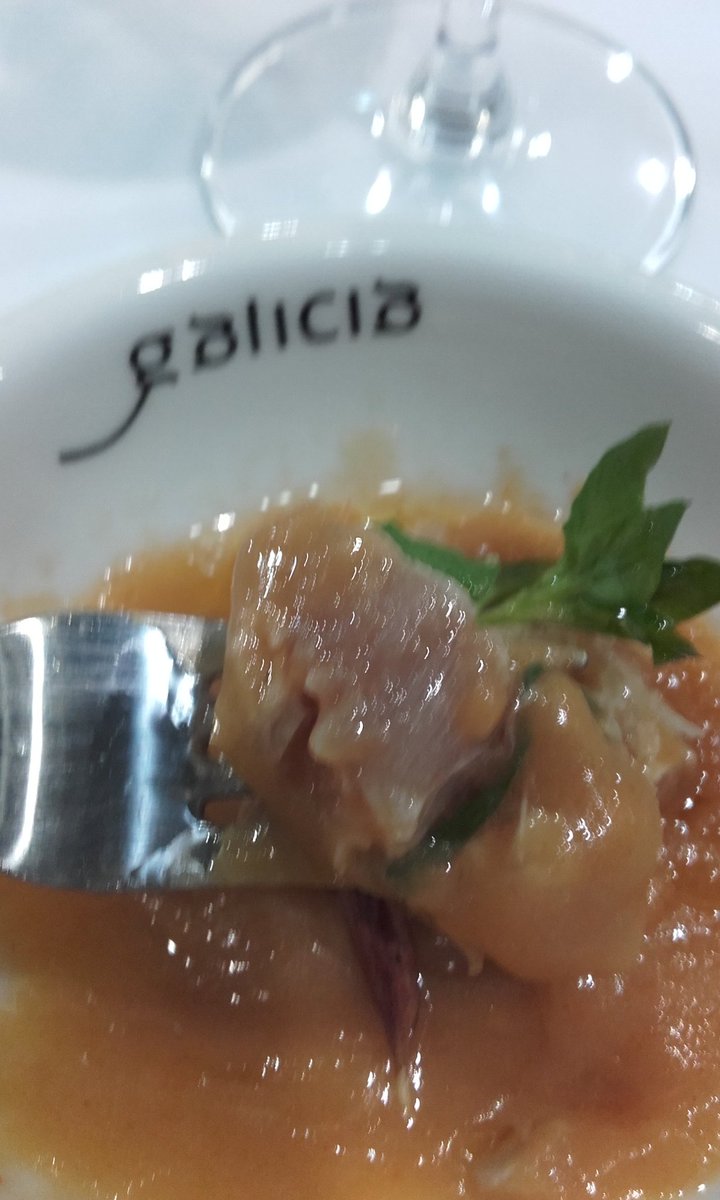 cocinandocaza's tweet photo. #XANTAR2018 "Marmitako de bonito reinterpretado" #EmmaPinal #Maravilloso #AquíFacémoloBonito #GaliciaEnamora #ParaChuparseLosDedos #Mencia #ValdeorrasUnUniversoEnCadaBotella #LujoAlAlcanceDeTodos https://t.co/gHSSH7ozXy