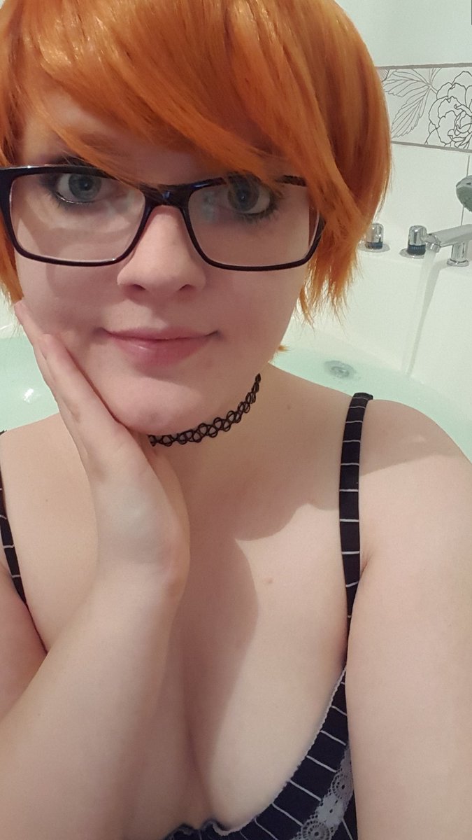 Ch0c0lat3_Chan's tweet photo. I will Ttake a nice hot BATH now! ♡ Do you prefer shower or bath? https://t.co/8lYKYxVQdl