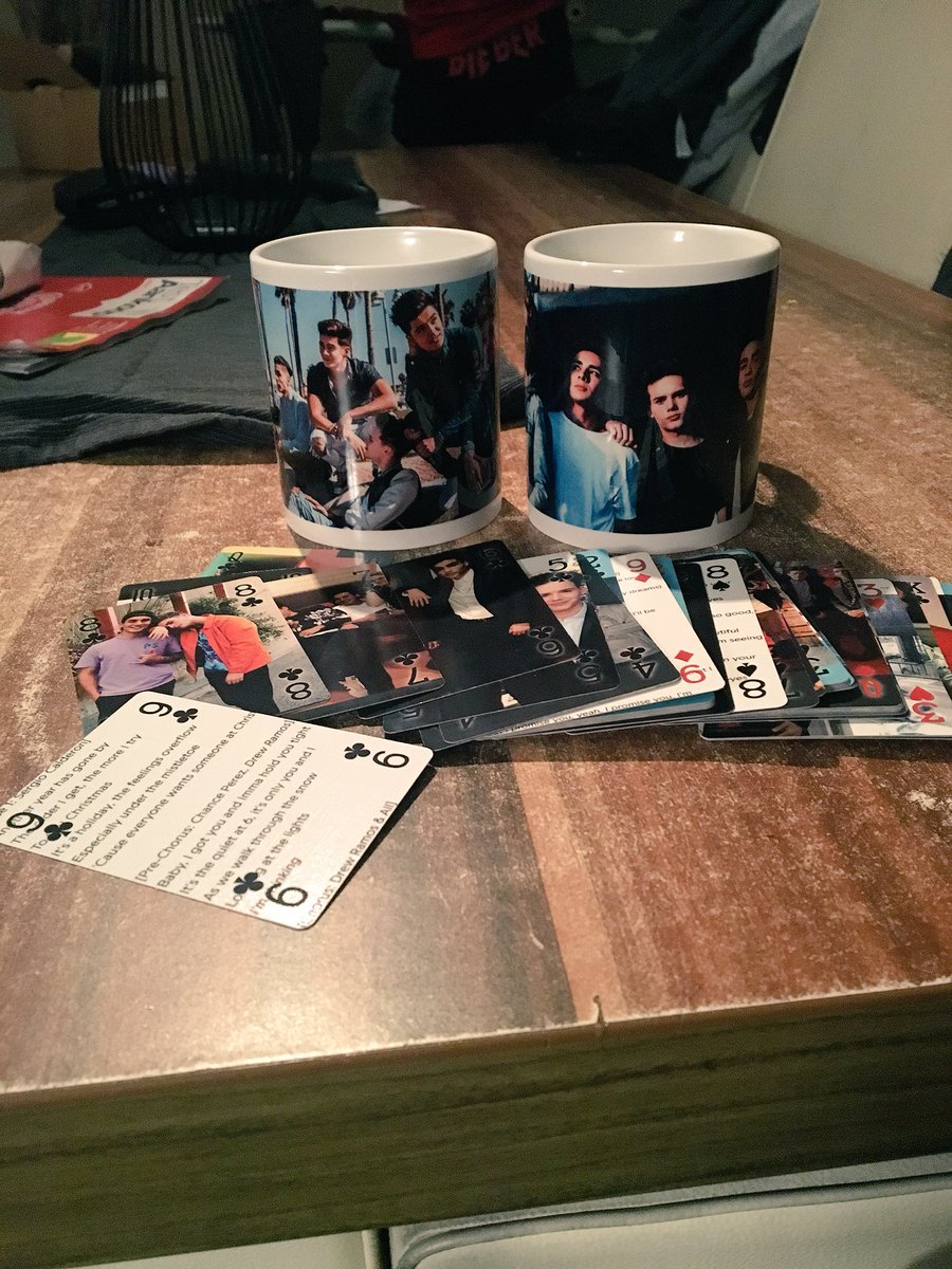 InREalLifeBE's tweet photo. we have our own merchandise playing cards and mugs !! 😍 @inreallife #belgium #BESTBOYBAND #Iheartawards #InrealLife https://t.co/nIMceaBBlL