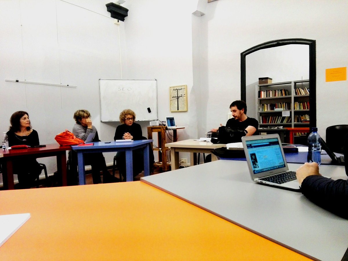 "La suspence non esiste solo nei thriller, ma anche nelle storie d'amore".

Oggi a #Officina si parla di suspence👻 con <a href="/ricgazza/">Riccardo Gazzaniga</a>.

#IFerriDelMestiere🛠 #laboratoriodiscrittura