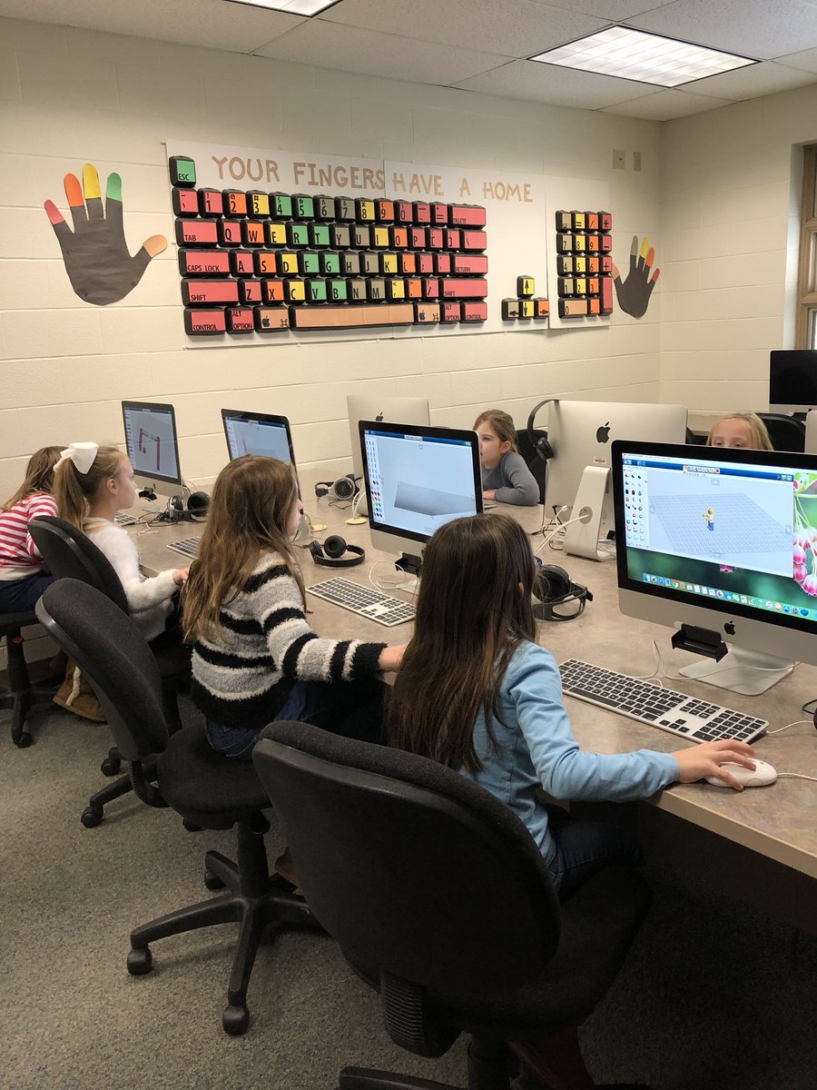 Mrs_Predmore's tweet photo. No Internet?! LEGO digital designer day!!!! #LEGO #LEGODigitalDesigner #STEM #nointernet https://t.co/GrZPYhIXVD
