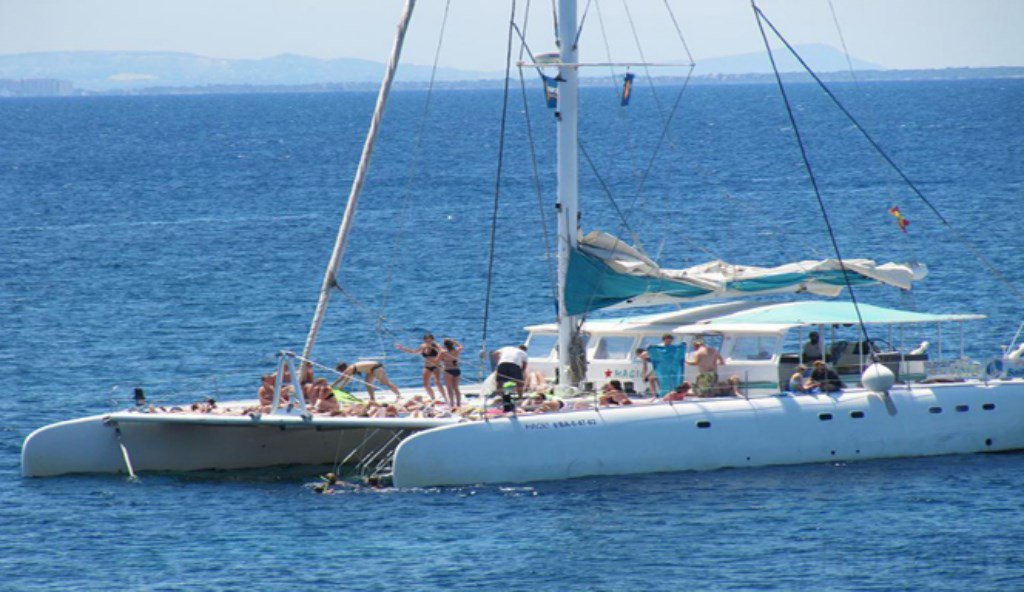 #Barcelona <a href="/SailBcn/">Sail Experience BCN</a> ⛵️⛵️⛵️ <a href="/ceseyo/">Carlos E. Sánchez E.</a> wish to sail all life around the world with you <a href="/WilmaVanni/">Wilma</a> #sailwithlove