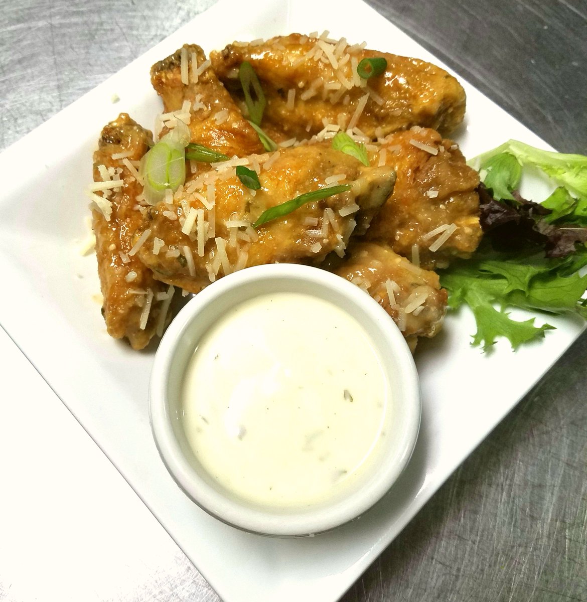 Isabelles_FL's tweet photo. #SuperBowl52 come get some burgers, wings, calamari, pork belly bites and have some beers! #jaialai would be a good one :D 
#pinellas #centralflorida #gulfport #football #barfood https://t.co/v4byeweVFO
