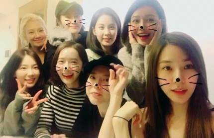 theseoulstory's tweet photo. 📸 SNSD gather as eight in latest reunion https://t.co/OzYXkpxmnr https://t.co/qNNDbgBu42