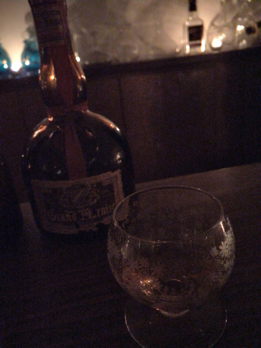 golf_bk's tweet photo. 1960年代のグランマルニエ
食後酒には最適でした。 https://t.co/DEitxEB7FQ
