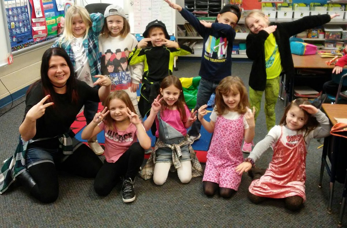 MayerFirstGrade's tweet photo. Celebrating 90 days of passion, pride, and perseverance with the greatest 90's fashion trends!  #GSDpride #GSDParsons #happyGSD https://t.co/aMpJUic2og