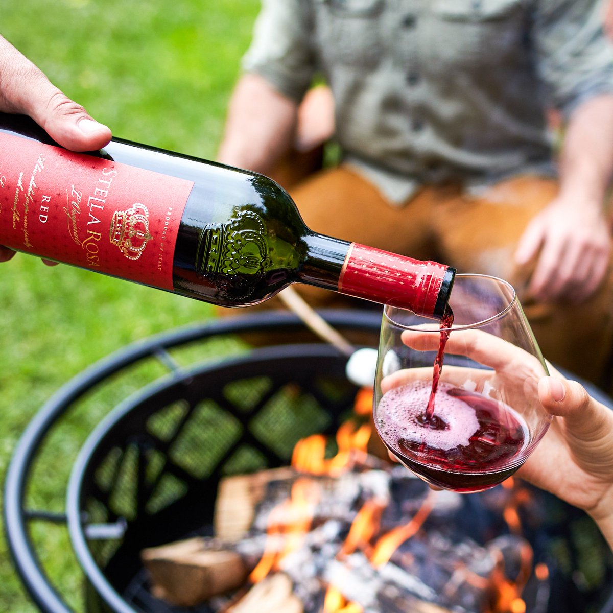 stellarosawines's tweet photo. We’re all about that afternoon pick-me-up! #Stellabrate #humpday with #StellaRed! #StellaRosa 🍷 https://t.co/lOR4VH8UHl https://t.co/b5Bnm69fmu