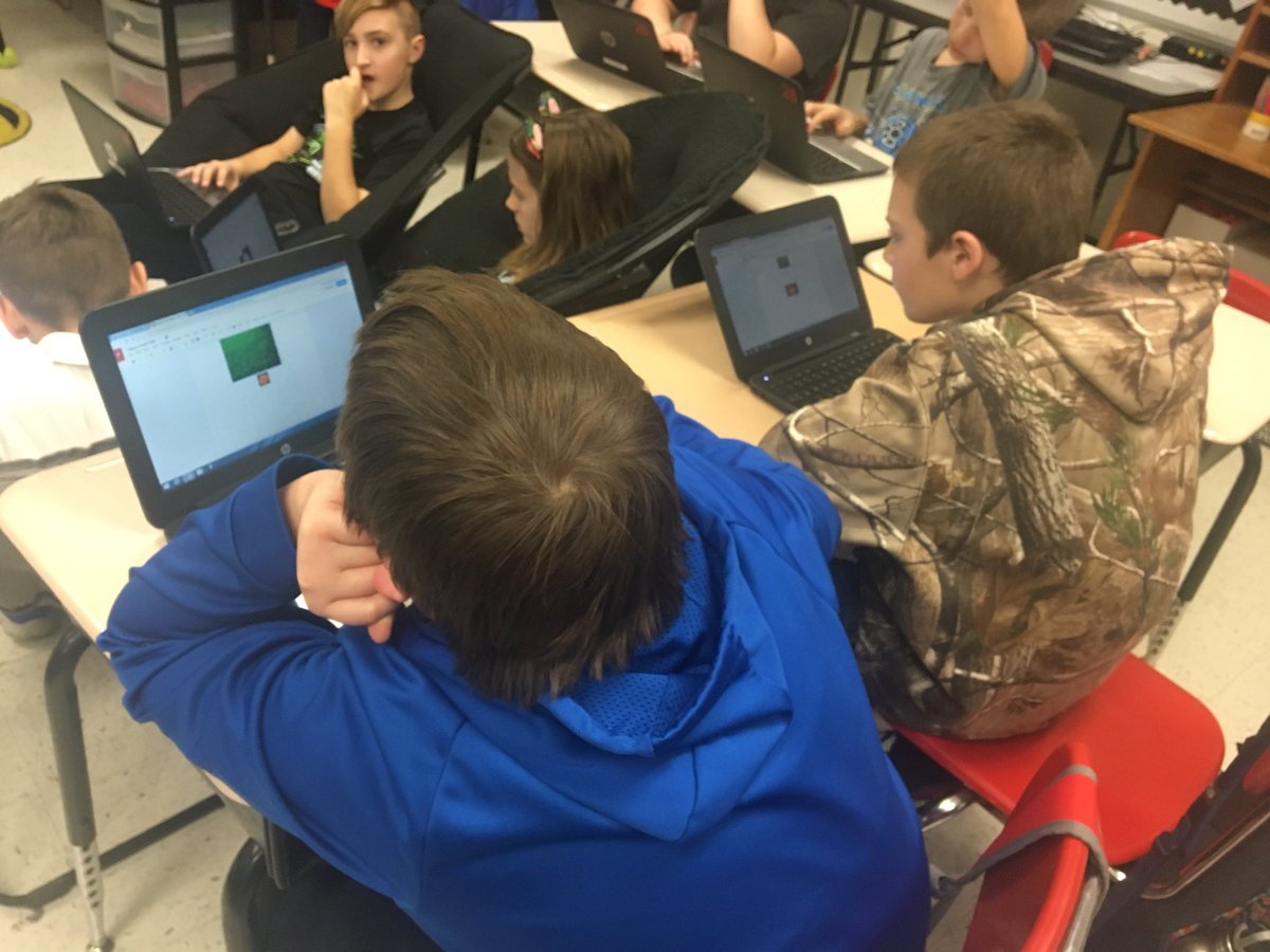 EJob07's tweet photo. Google drawings today to make food-webs and show the flow of energy transfer in 5th grade! We complete them tomorrow! @drmcclard @jmattmiller #JR2Proud #jr2elementary https://t.co/AsNNvKVa85