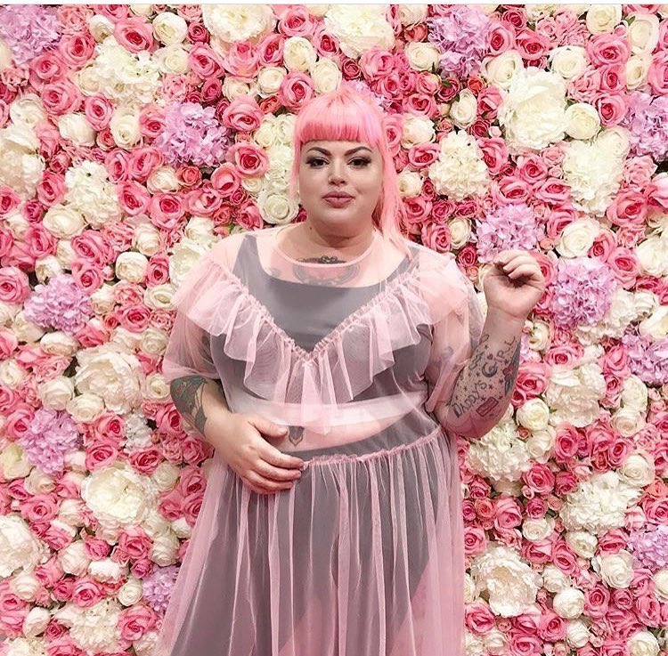 CurveFashionFes's tweet photo. To flower walk or not to flower wall at this years festival? We have to say it was def an Instagram worthy setting as shown by these babes @mc_kaylag & @ohmydorothy during #TCFF17 π https://t.co/dnBKQrhcSW