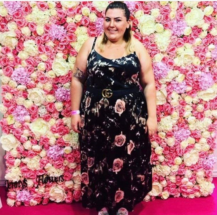 CurveFashionFes's tweet photo. To flower walk or not to flower wall at this years festival? We have to say it was def an Instagram worthy setting as shown by these babes @mc_kaylag & @ohmydorothy during #TCFF17 π https://t.co/dnBKQrhcSW