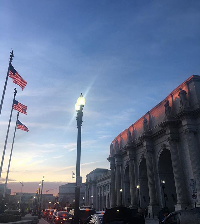 amandafreitag's tweet photo. Always a treat to be in Washington D.C. Union Station at sunset. #travel #ontheroadagain #thechefnextdoor #Radtag https://t.co/lUox6IvDea https://t.co/PdoL9PKOeM