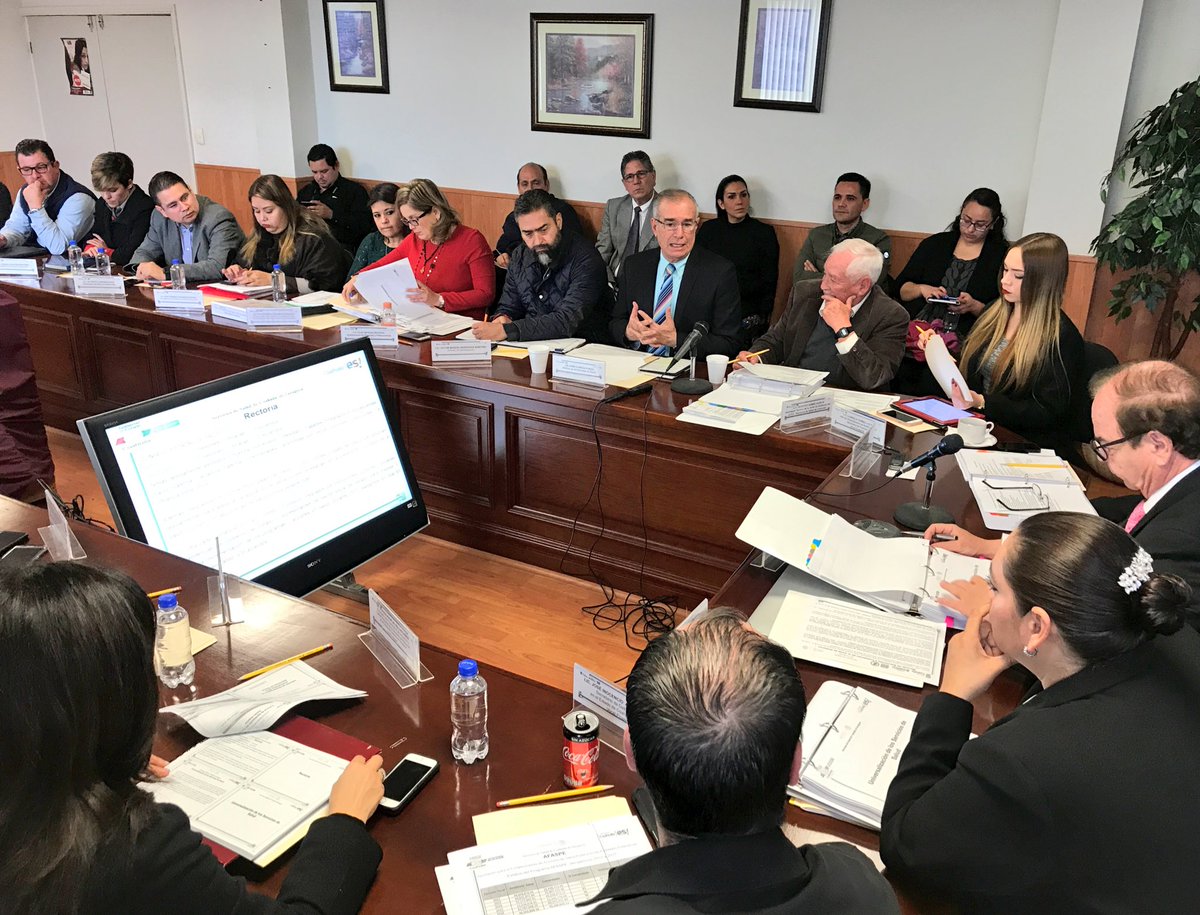 Preside <a href="/DrRobertoBernal/">Dr. Roberto Bernal Gómez</a> Sesión de la Junta de Gobierno de los Servicios de Salud <a href="/GobDeCoahuila/">Gobierno de Coahuila</a>