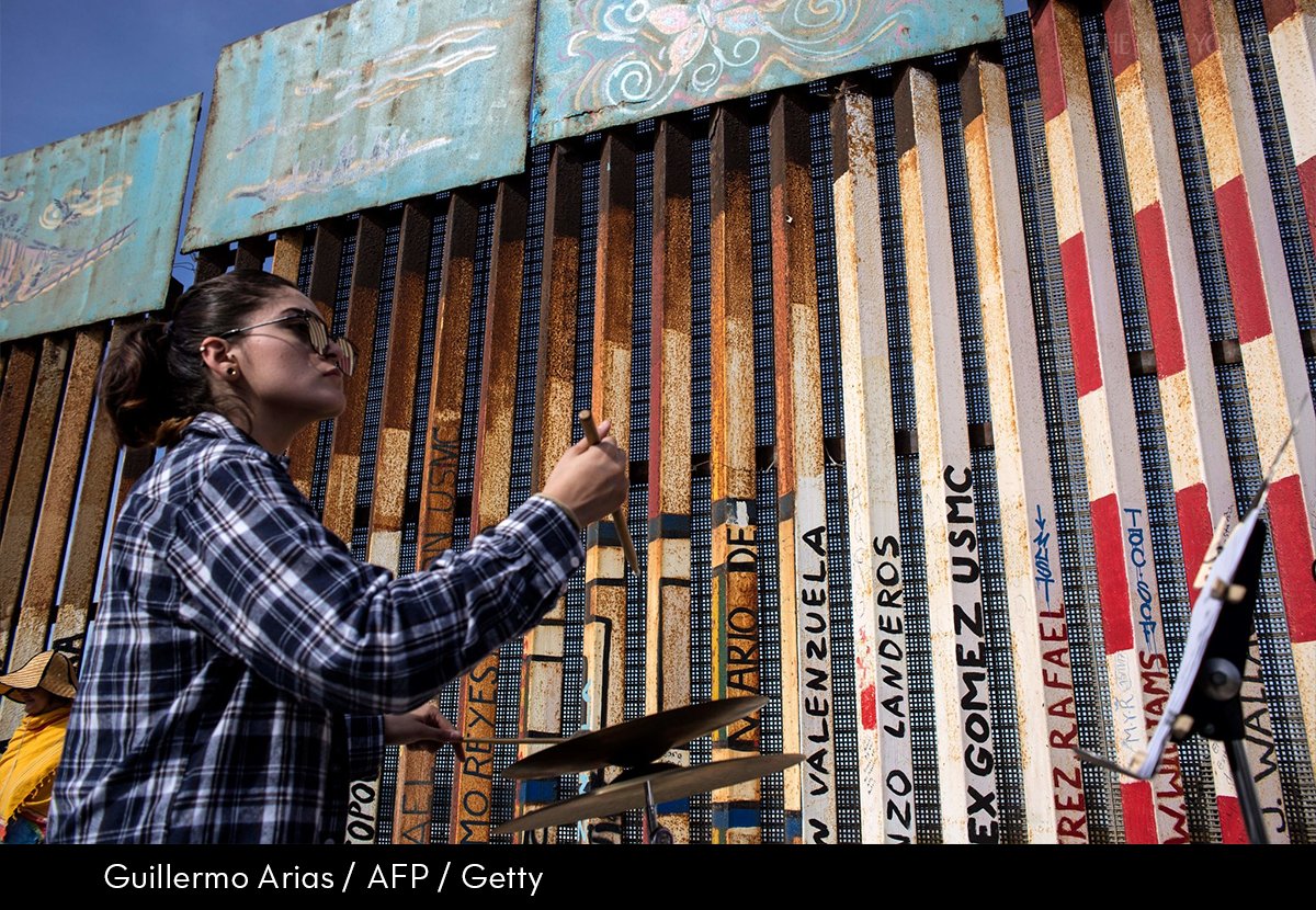 NewYorker's tweet photo. The San Diego Symphony’s performance of John Luther Adams’s percussion work “Inuksuit” at the U.S.-Mexico border on Saturday transcended the geography of political separation: https://t.co/AHyWzGiBKA https://t.co/y0WHGK86pP