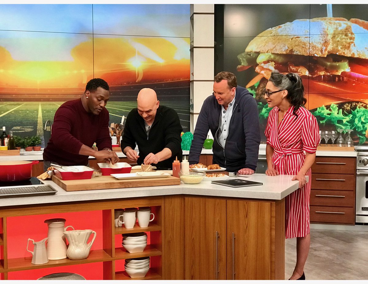 TakeoSpikes51's tweet photo. Make sure you're locked in on Feb 1, 1p EST/ 12p PST to catch me on @thechew. Carla P Hall, Clinton Kelly, @chefsymon and I have the perfect pre-game dish for the big game on Sunday. #WatchMeWork #BuffaloChickenTortillas #behindthemaskbook https://t.co/I53UdXhvfP