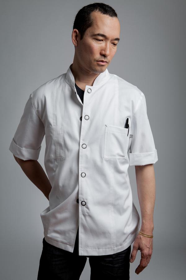 Our finely-tailored, short-sleeve, soft jacket with modern seaming details is lookin' good - is it not? bit.ly/SRShortSleeveC… #Chefs #OOTD #ChefCoats #UtilityChic