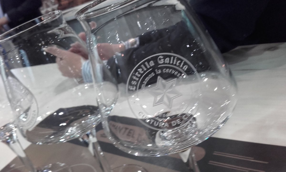 cocinandocaza's tweet photo. #Xantar2018 #MundoHR Preparados...listos...yaaaa...Comenzamos con una cata de cervezas #Artesanas #Craft #EstrellaGalicia #Xantaresti 😉👏👏👏👏👌👌👌 https://t.co/JAE3oSU5oo