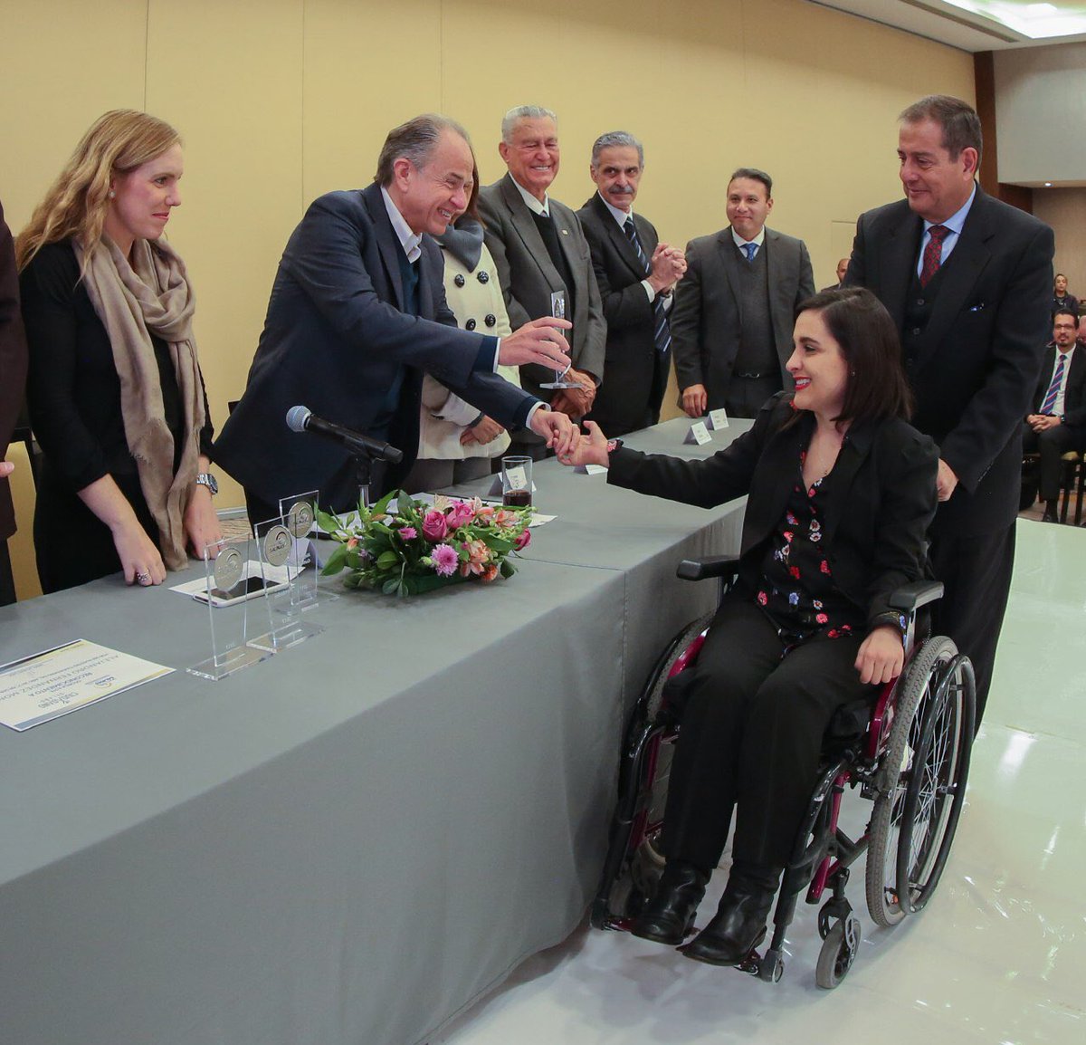 JMCarrerasSLP's tweet photo. Felicidades a los galardonados con el Premio "Ciudadano del año" de @gruposalinas; su vida y sus obras dan ejemplo a nuestras sociedades. 
Gracias a @NinfaSalinas Presidenta de los Consejos Consultivos por elegir a #SLP como sede para reconocer a quienes son inspiración a seguir. https://t.co/2dbKrV3Njb