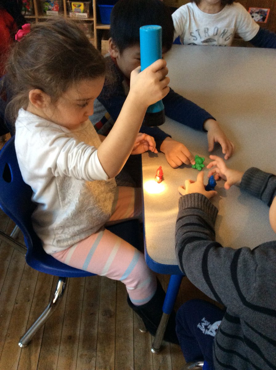 GrosseMrs's tweet photo. Exploring Light and Shadows 🔦💡 https://t.co/EIT13kFy7X