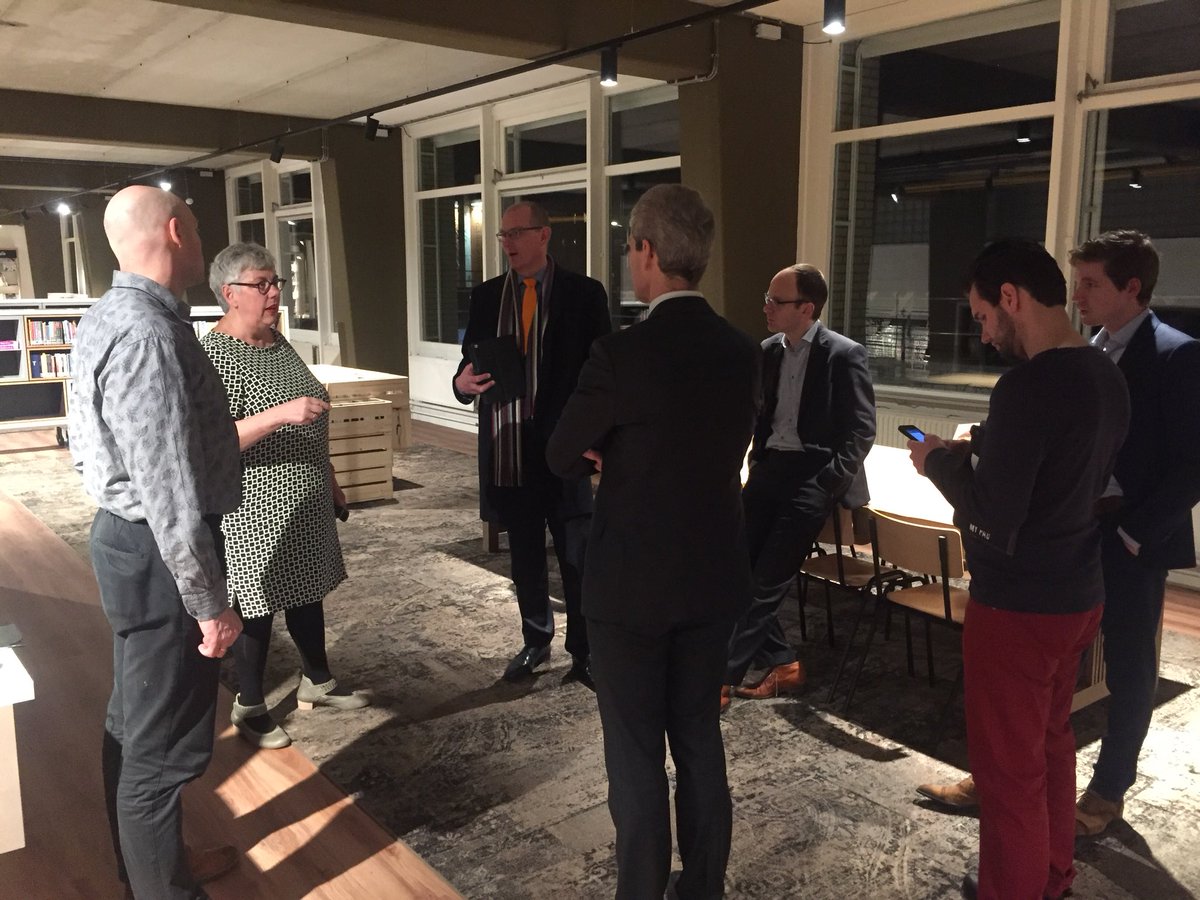 PieterWeijers's tweet photo. Vanavond met fractie @SGPCapelleadIJ in de vernieuwde @BibladIJssel. Rondleiding door enthousiaste directeur. Het is mooi geworden! https://t.co/LauEbR3ew8