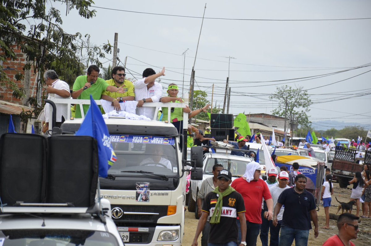 ignacioxavier's tweet photo. ¡El pueblo, el soberano respalda la Consulta Popular! #LomasdeSargentillodiceSi @panchocevallosv https://t.co/0s3SRiaYk6