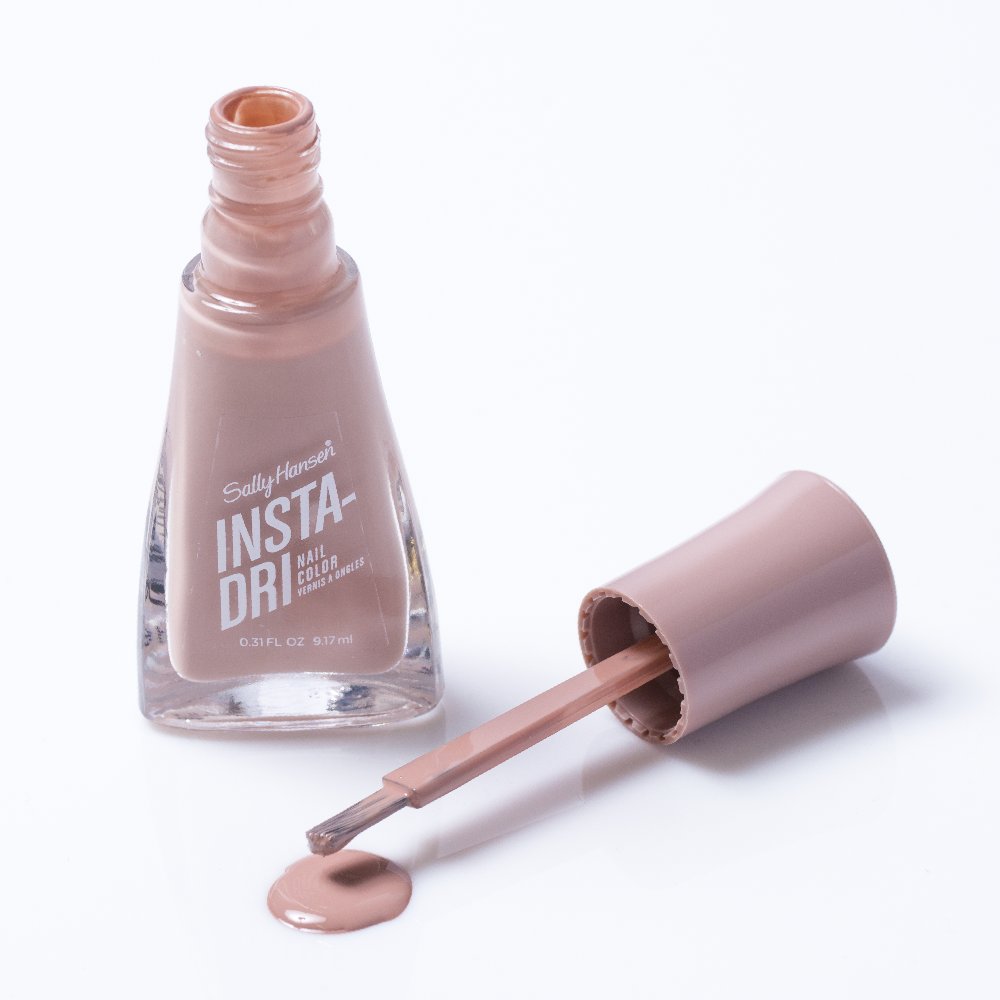 SallyHansen's tweet photo. A long-lasting #ManiInAMinute is only one coat away. Get #InstaDri nail color, now more chip-resistant than before, shown here in Buff & Tumble. Shop #InstaDri now: https://t.co/kDQBgqWqgh https://t.co/TfGtfbs0pU