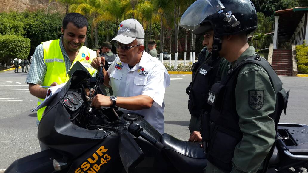 vipreseg's tweet photo. #Ahora | El Ministro @NestorReverol refuerza las unidades de Patrullaje Inteligente en las 22 parroquias del Distrito Capital, las cuales supervisan los 101 Cuadrantes de Paz que garantizan la seguridad del pueblo caraqueño #TodosQueremosDiálogoYPaz https://t.co/fuub3zNE86