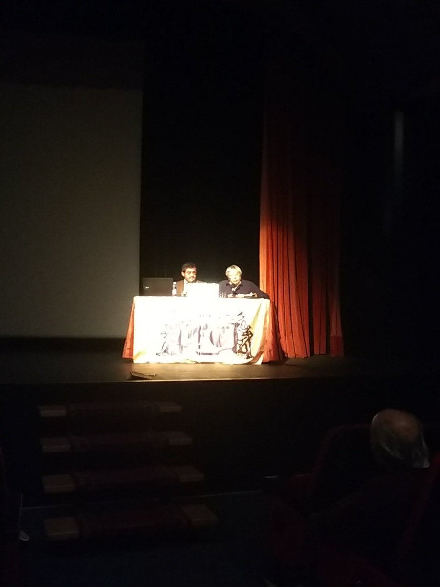 OndareBabesa's tweet photo. Presentación del conferenciante con una sala llena para oír hablar de #arqueología en el #oppidum y #civitas de #Deobriga en una #conferencia organizada por la @Fund_Cantera en #MirandadeEbro https://t.co/FQczkGBS9x
