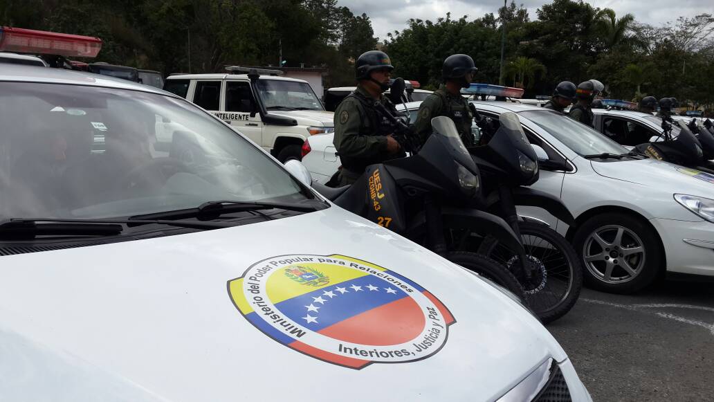 vipreseg's tweet photo. #31Ene | Estas acciones en materia de seguridad que adelanta el @MIJPVenezuela a través de los Cuadrantes de Paz, tributan al segundo  vértice de la Gran Misión Justicia Socialista #TodosQueremosDiálogoYPaz https://t.co/j5I1S04bcd