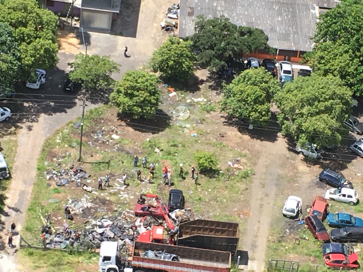 julianopolicia's tweet photo. Apoio aéreo do @BAvBM antes e durante a preparação da Operação Desmanches, com levantamento fotográfico, topográfico e segurança de todos agentes envolvidos na atividade. #ForçaTarefa #DesmanchesRS https://t.co/GOg53hCIME