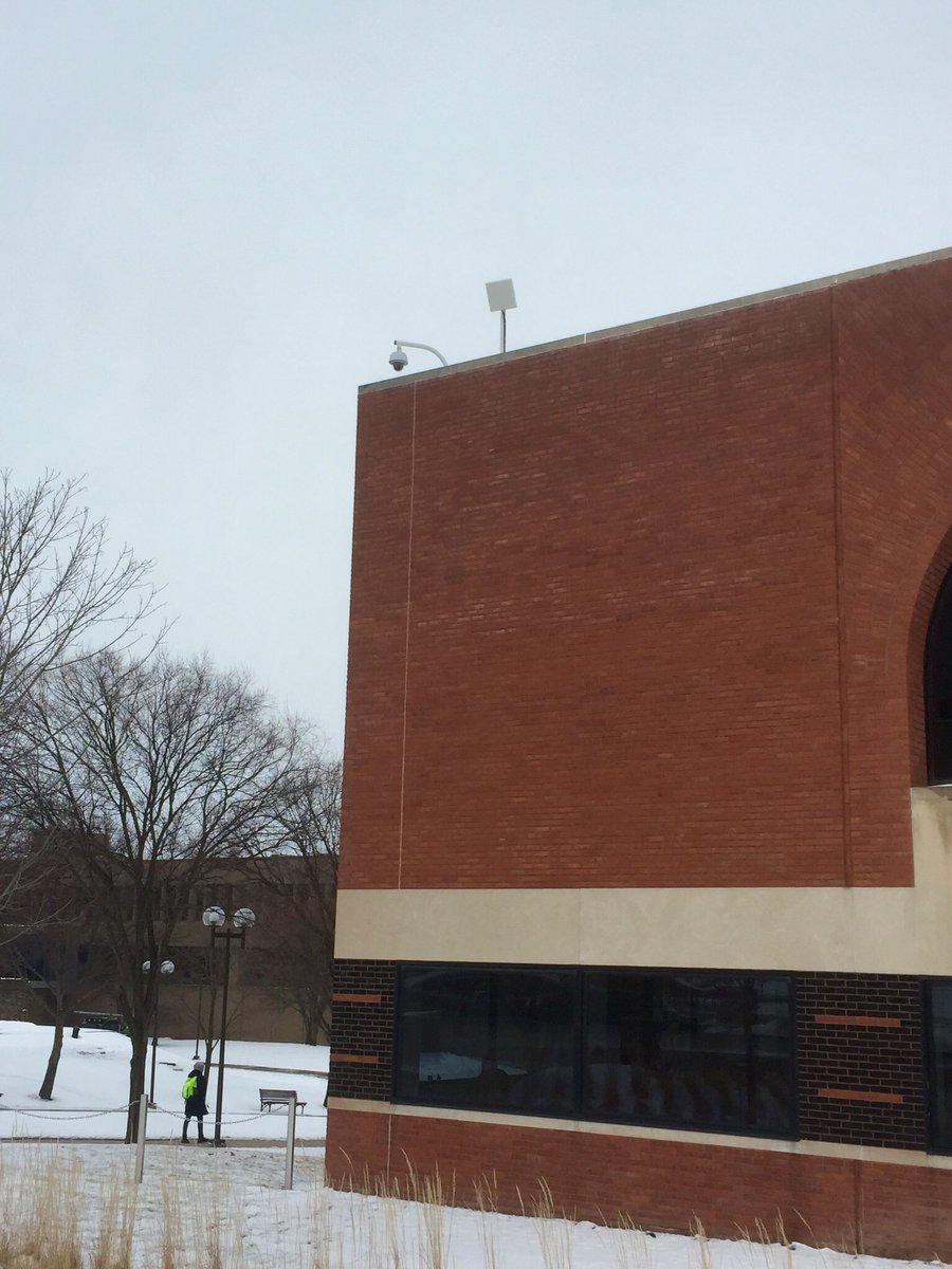 TGIWiFiGuy's tweet image. Visiting the "Bad-Man" @SyracuseU with @buscemia. Thanks @wirednot for the hospitality. Good to see @VentevInfra antennas being used at the university. #ShowMeYourVentev #OrangeFi #ItsReallyCold